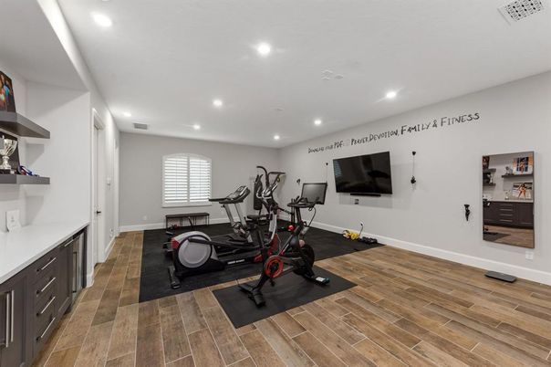 Fitness Equipment, Interior, Recessed Lighting, Wood Texture Flooring