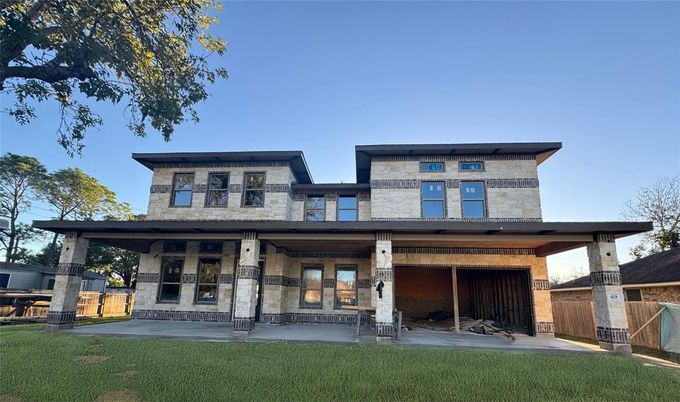 Exterior, Facade, Modern