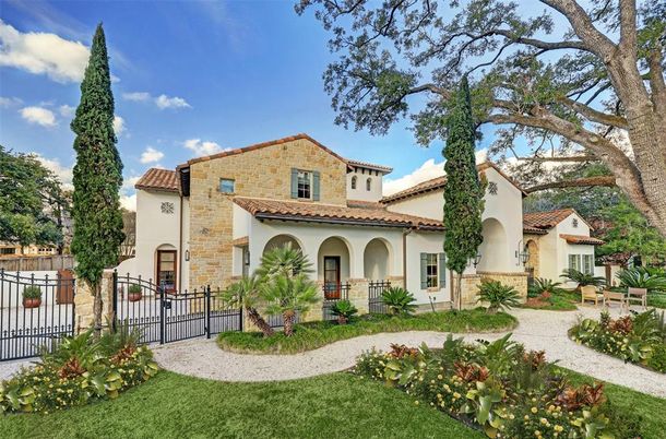 Backyard, Exterior, Facade, Brick Facade, Spanish Mediterranean