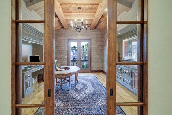 Chandelier, Interior, Recessed Lighting, Wooden Beams, Wooden Ceilings, Wood Texture Flooring