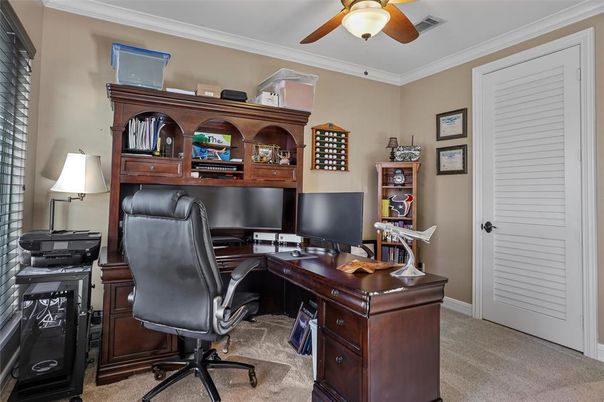 Home Office, Interior