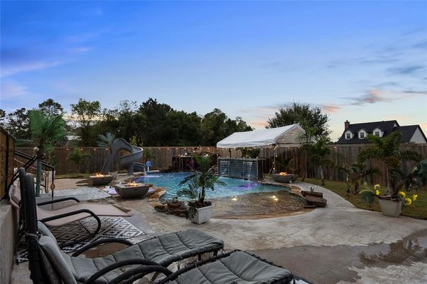 Exterior, Playground, Pool