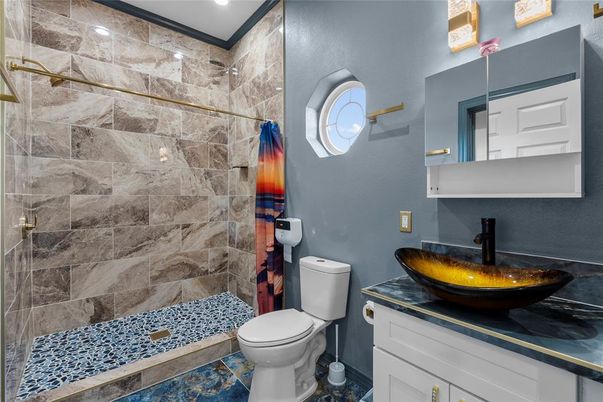 Bathroom, Interior, Recessed Lighting