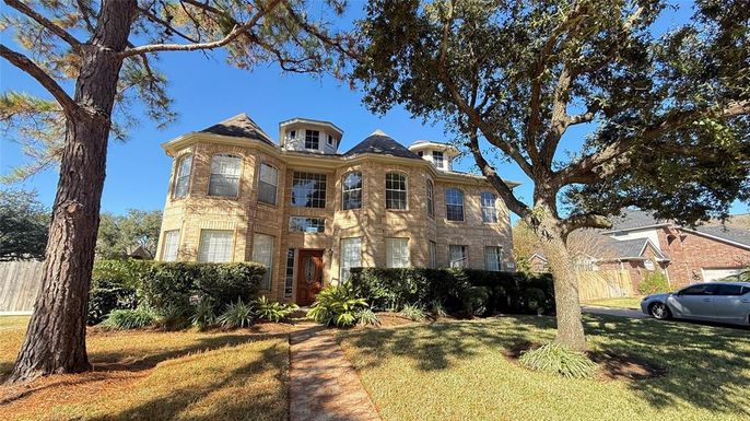 Exterior, Facade, Brick Facade, French Provincial