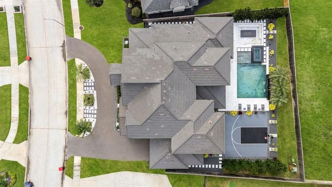 Exterior, Drone