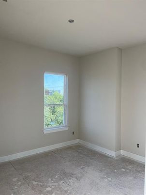 Empty room, Interior