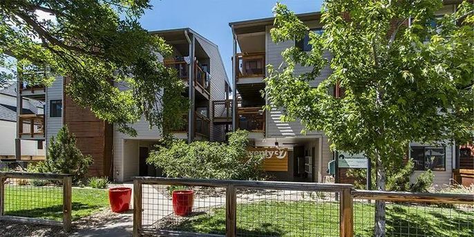 Exterior, Facade, Rowhouse