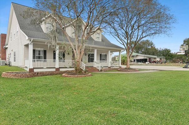 Backyard, Exterior, Facade, Cape Cod