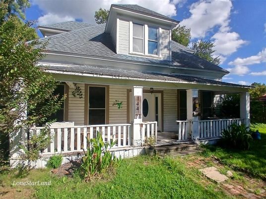 Exterior, Facade, American Foursquare