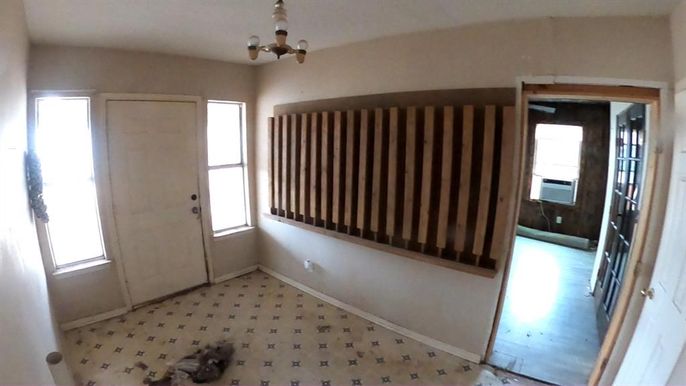 Empty room, Interior
