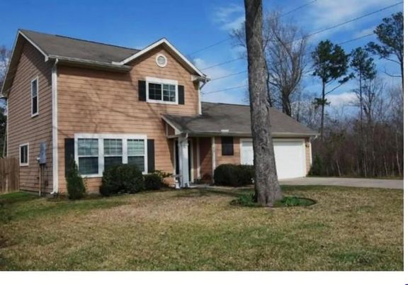 Attached, Exterior, Facade, Brick Traditional