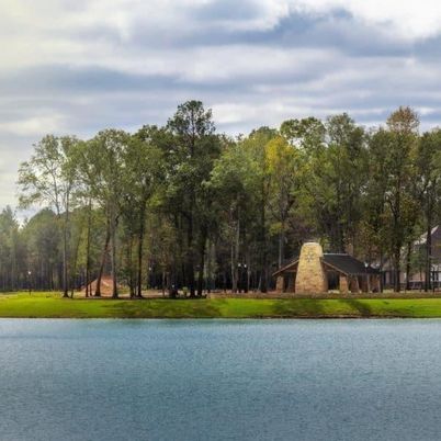 Exterior, Lake