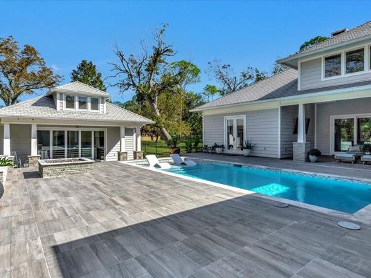 Exterior, Facade, Pool, American Foursquare