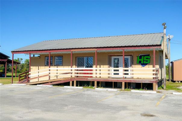 Exterior, Facade, None