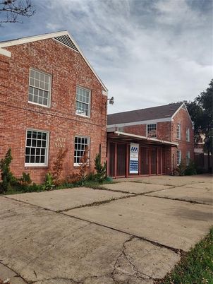 Exterior, Facade, Brick Facade, Brick Traditional