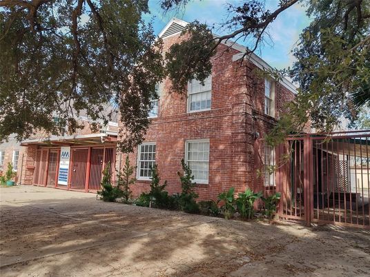 Exterior, Facade, Brick Facade, Rowhouse