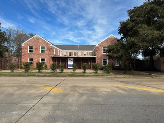 Exterior, Facade, Brick Facade, Brick Traditional