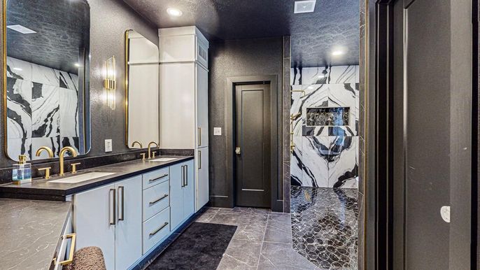 Bathroom, Dual Sink Vanities, Interior, Recessed Lighting