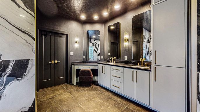 Bathroom, Dual Sink Vanities, Interior, Recessed Lighting