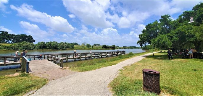 Exterior, Lake