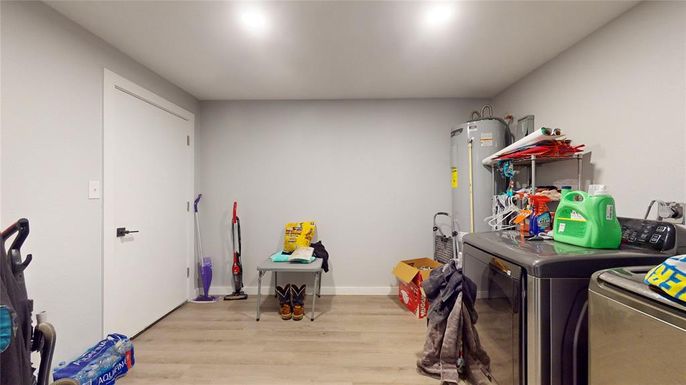 Interior, Recessed Lighting, Washer, Wood Texture Flooring