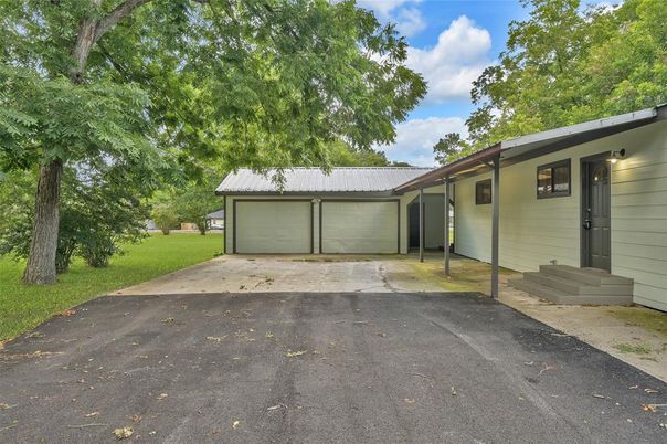 Detached Garage, Exterior