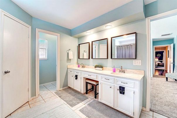 Bathroom, Dual Sink Vanities, Interior