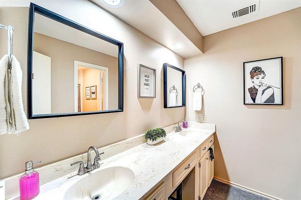 Bathroom, Dual Sink Vanities, Interior, Recessed Lighting