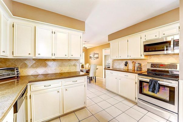 Dining room, Interior, Kitchen, Stainless Steel Appliances