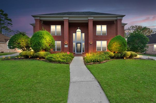 Exterior, Facade, Brick Facade, Georgian