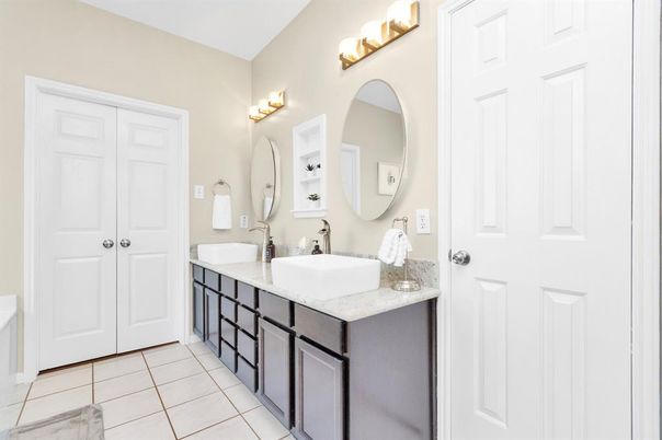 Bathroom, Dual Sink Vanities, Interior