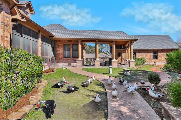 Exterior, Facade, Brick Facade, Ranch
