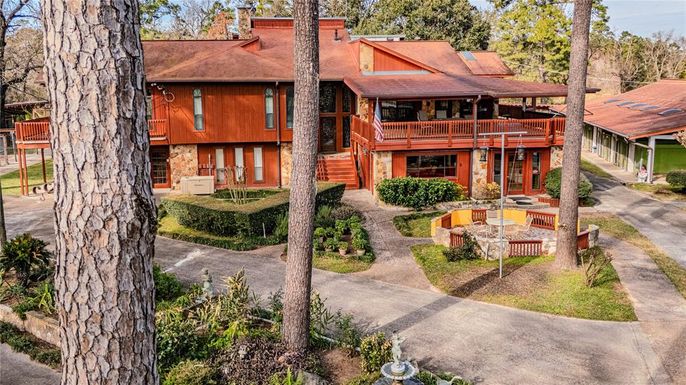 Exterior, Facade, Log Home