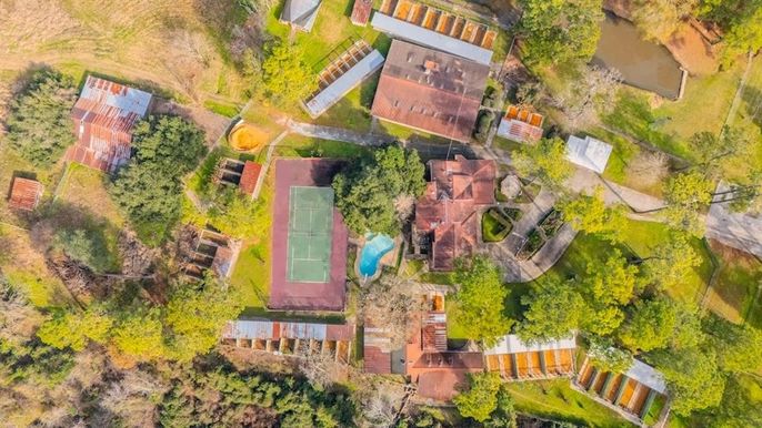 Exterior, Drone
