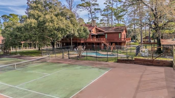 Exterior, Tennis Courts