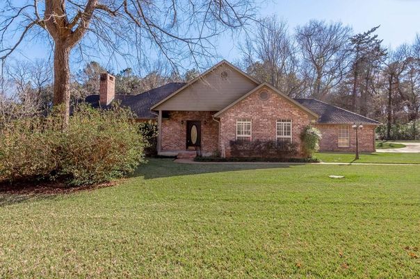 Backyard, Exterior, Facade, Brick Facade, Brick Traditional