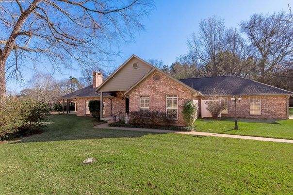 Backyard, Exterior, Facade, Brick Facade, Brick Traditional