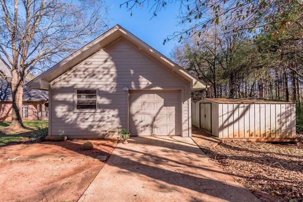 Detached Garage, Exterior