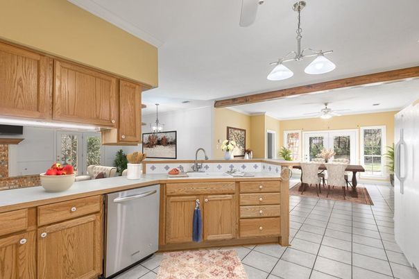 Dining room, Interior, Kitchen, Pendant Lights, Stainless Steel Appliances