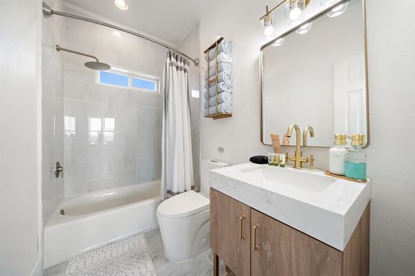 Bathroom, Interior, Recessed Lighting