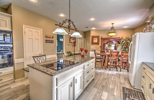 Dining room, Interior, Kitchen, Pendant Lights, Recessed Lighting, Wood Texture Flooring