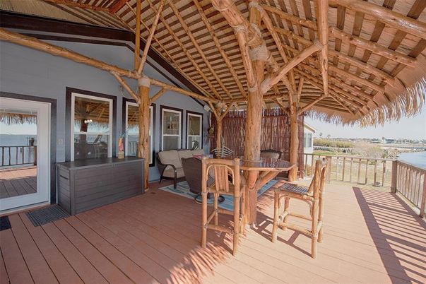 Exterior, Wooden Beams