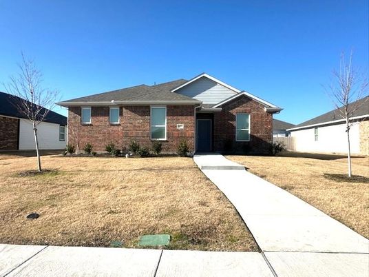Exterior, Facade, Brick Facade, Ranch