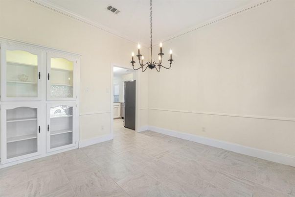 Chandelier, Empty room, Interior, Pendant Lights