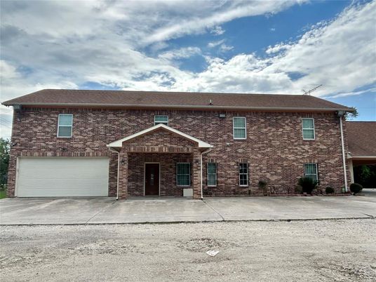 Attached, Exterior, Facade, Brick Facade, Georgian