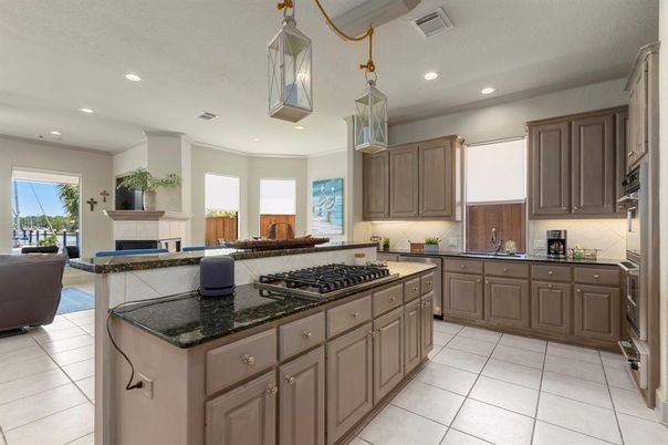 Fireplace, Interior, Kitchen, Recessed Lighting