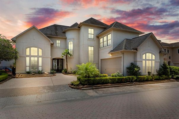 Attached, Exterior, Facade, French Provincial