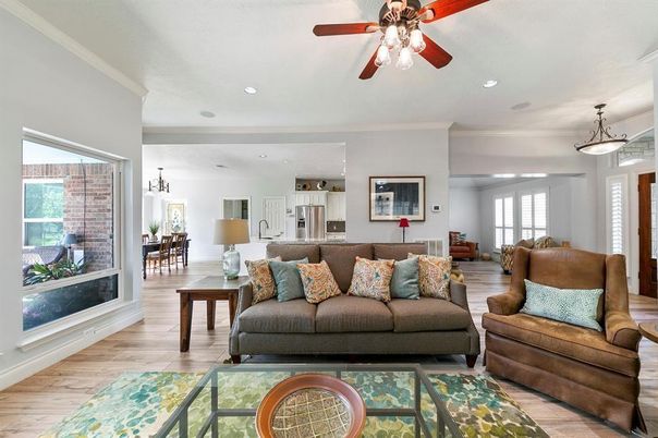 Dining room, Interior, Kitchen, Living room, Pendant Lights, Recessed Lighting, Stainless Steel Appliances, Wood Texture Flooring