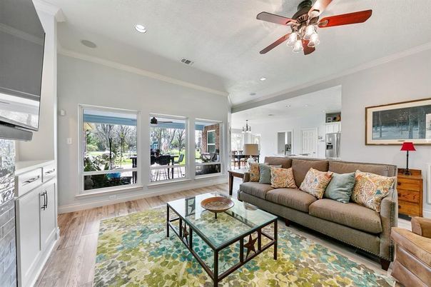Interior, Living room, Pendant Lights, Recessed Lighting, Wood Texture Flooring