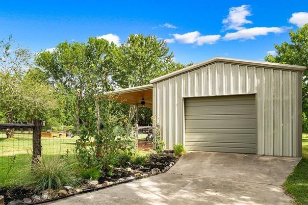 Detached Garage, Exterior